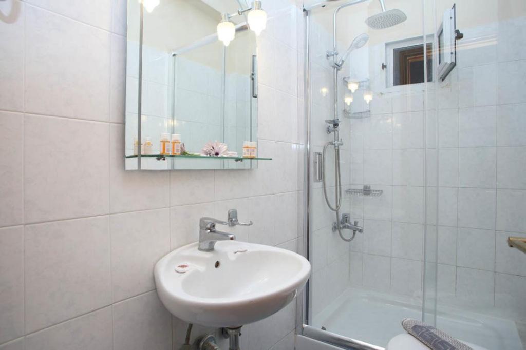 Theocharis Bros - Studios Apartments Áyios Nikítas Exteriér fotografie